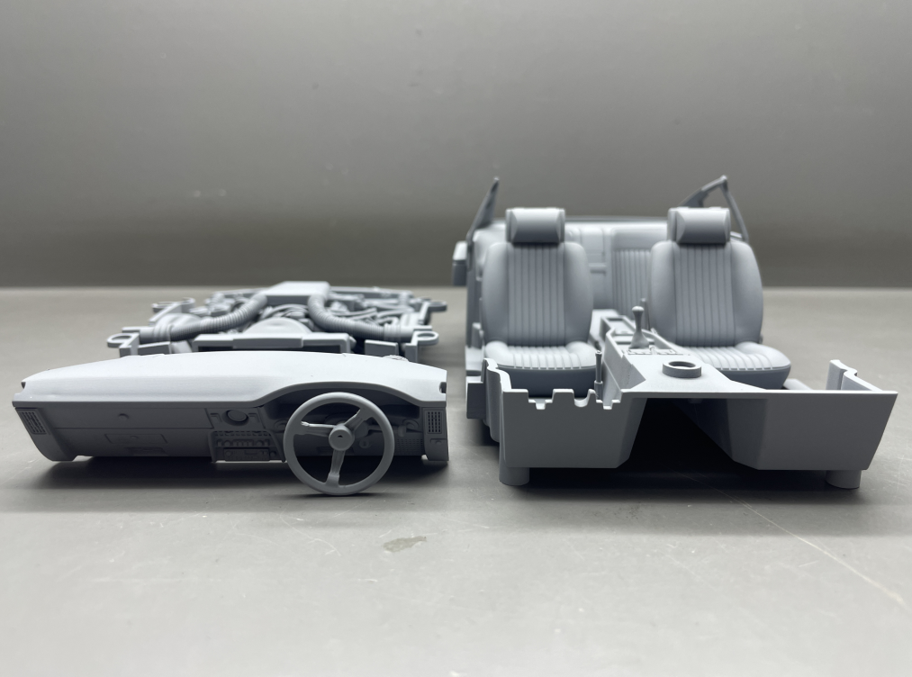 Stirling Scale - 1:18 Aston Martin V8 Vantage 1985 (X-Pack) Suffolk Red